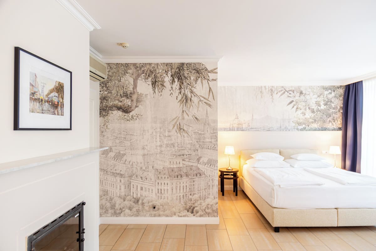 Premium bedding, minibar, in-room safe, desk