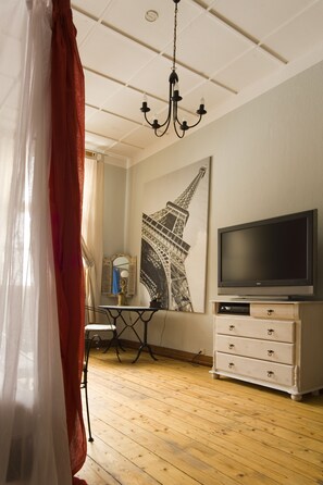 Individuelt dekorert, skrivebord og wi-fi (inkludert)