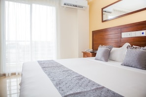 Premium bedding, in-room safe, desk, laptop workspace - GSH Colombo (Colombo)