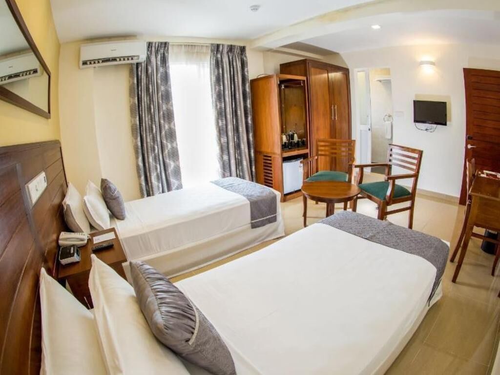 Premium bedding, in-room safe, desk, laptop workspace
