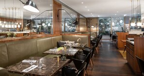 Breakfast, lunch and dinner served - The Guesthouse Vienna (Vienna)