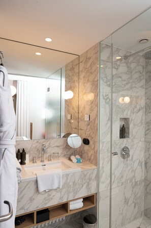 Superior Single Room, 1 Queen Bed (Single Use 1.Etage) | Bathroom | Designer toiletries, hair dryer, bathrobes, slippers - The Guesthouse Vienna (Vienna)