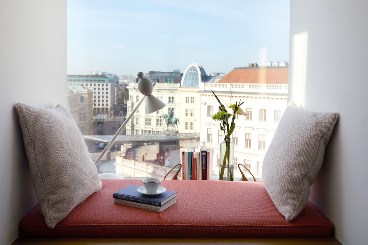 1 bedroom, egyptian cotton sheets, premium bedding, down duvets