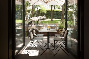 Breakfast, lunch and dinner served