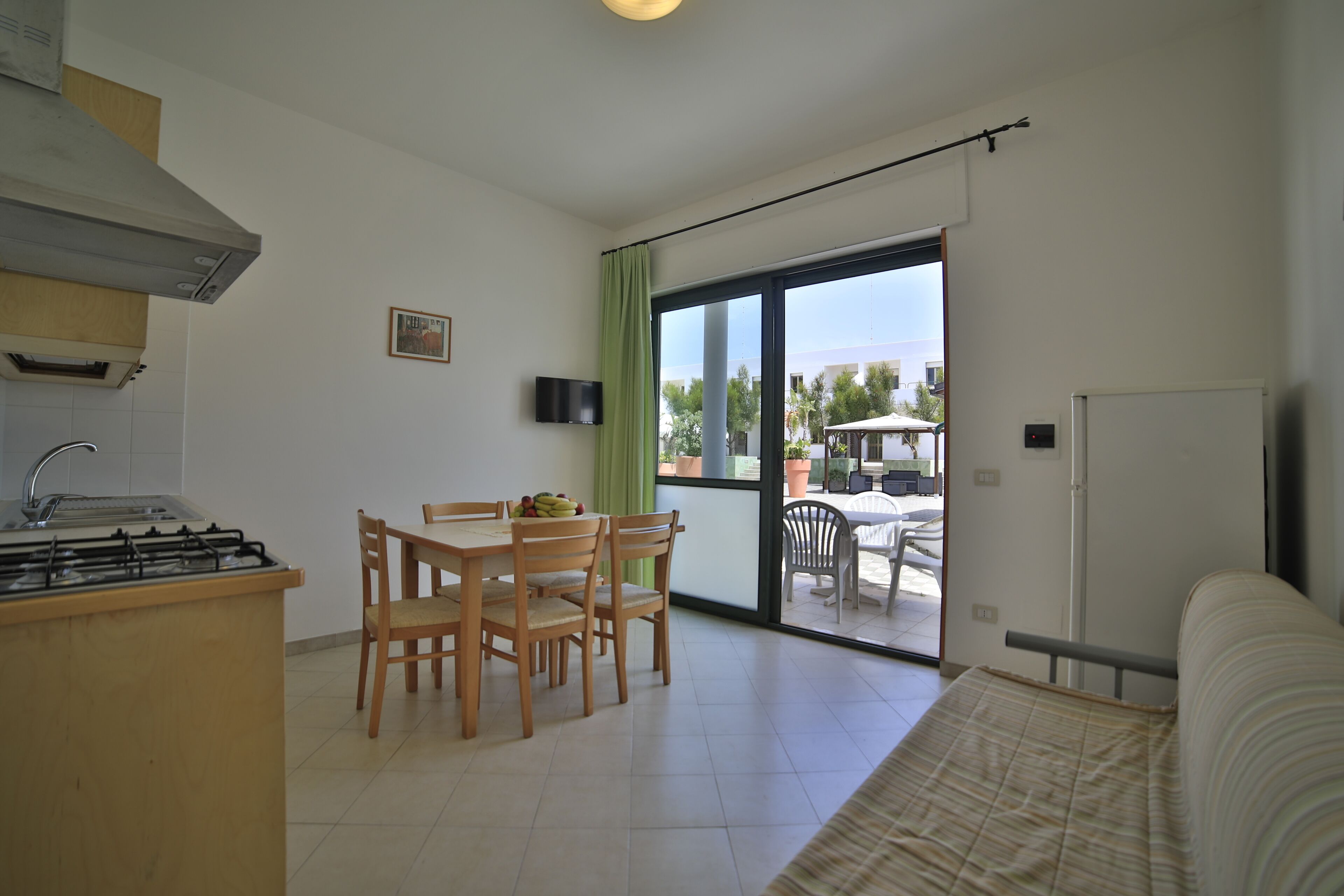Apartamento, 2 quartos (6 people) | Área de estar | TV de tela plana 20 polegadas com canais digitais, TV