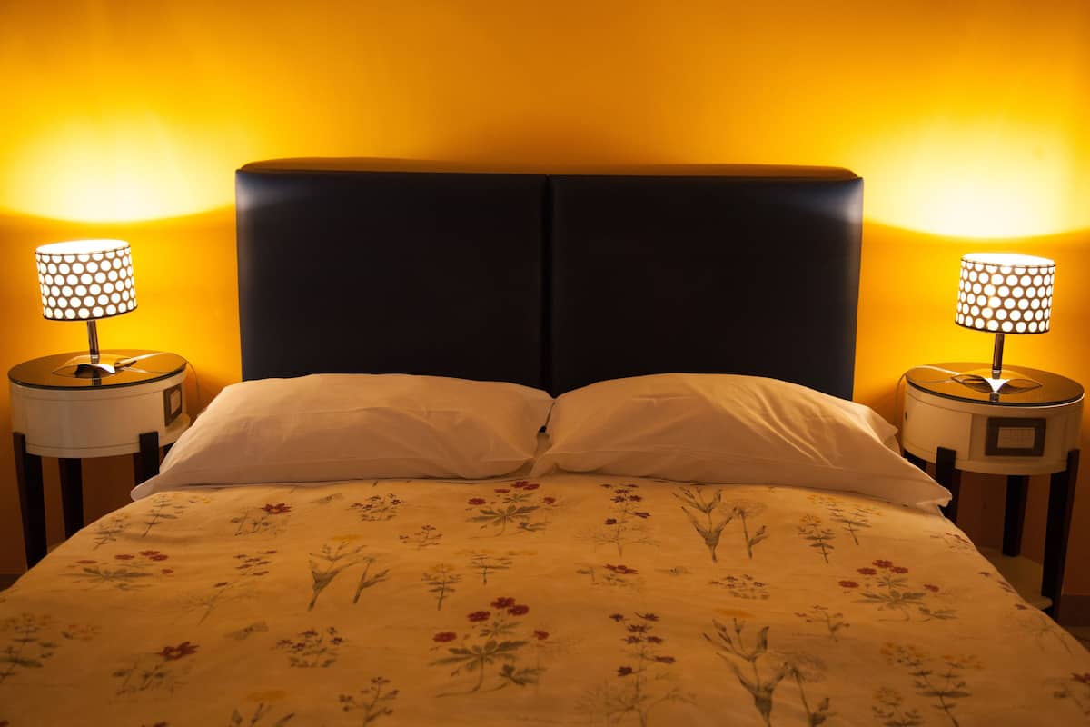Economy eenpersoonskamer (Via Famagosta 45) | 1 slaapkamer, hypoallergeen beddengoed, individueel gedecoreerd