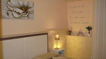 Quarto casal | Escrivaninha, ferros/tábuas de passar roupa, Wi-Fi de cortesia