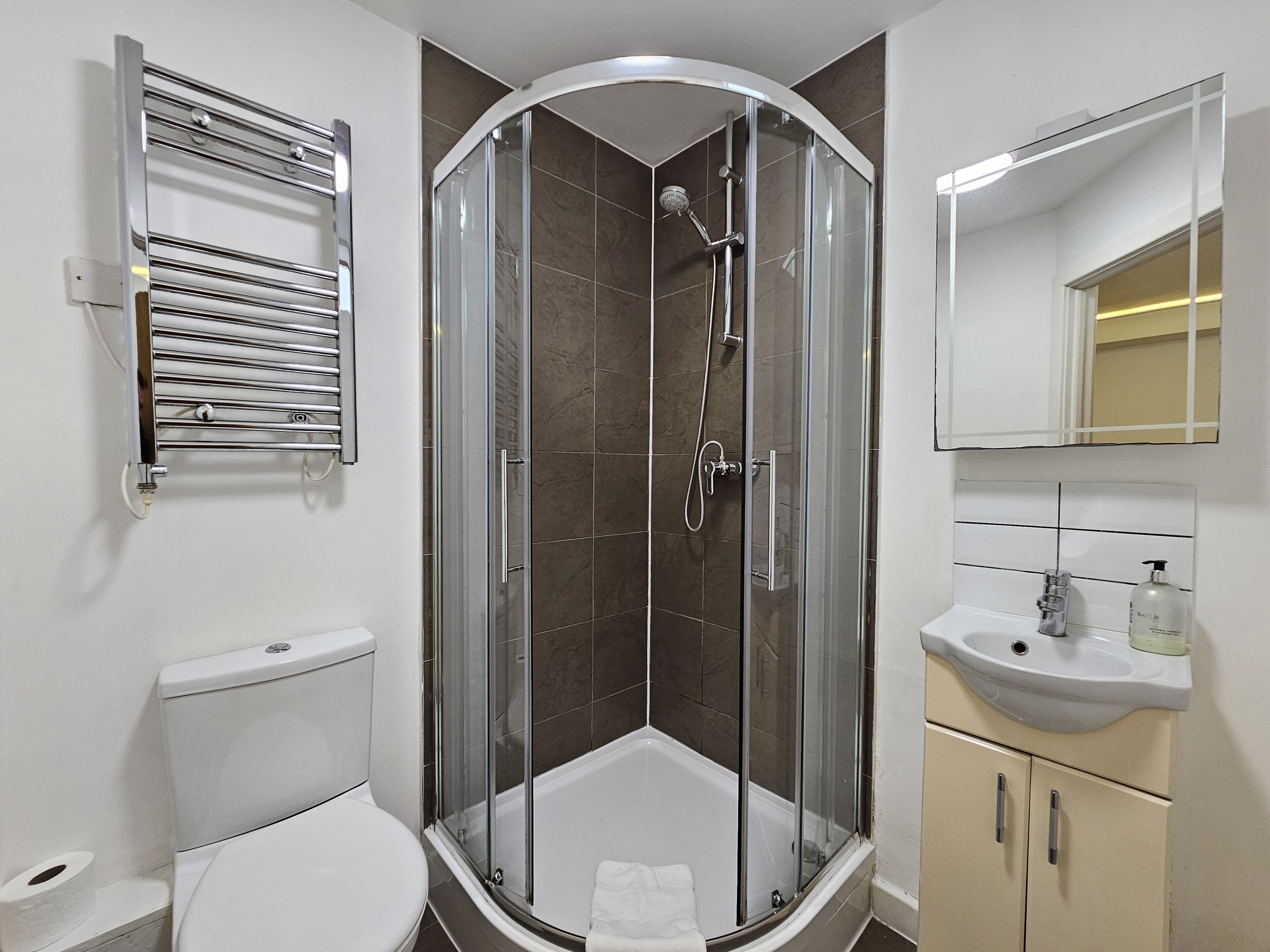 Economy Double Room | Bathroom