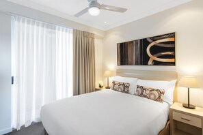 Iron/ironing board, cots/infant beds, free WiFi, alarm clocks - Oaks Brisbane Mews Suites (Bowen Hills)