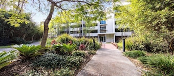 Oaks Brisbane Mews Suites