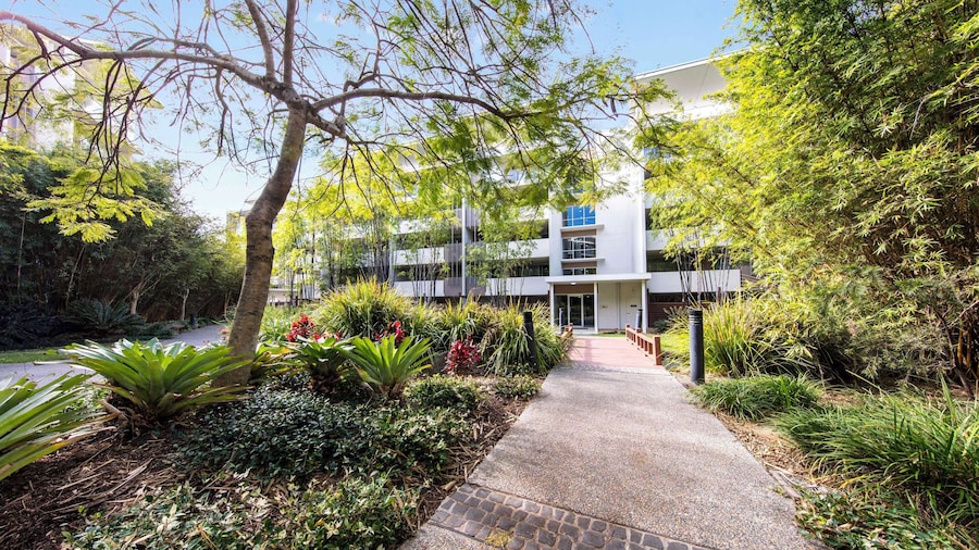 Oaks Brisbane Mews Suites