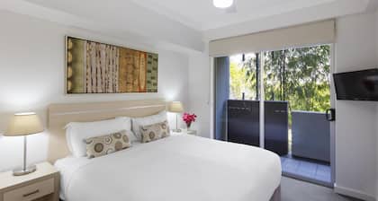 Oaks Brisbane Mews Suites