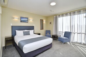 Premium bedding, pillowtop beds, individually furnished, desk - The Riverstone (Rangiora)