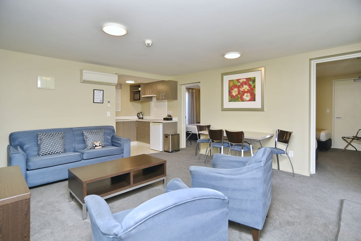 2 Bedroom Suite (Ground Floor)