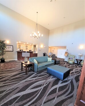 Lobby - AmeriVu Inn and Suites - Chisago City (Chisago City)