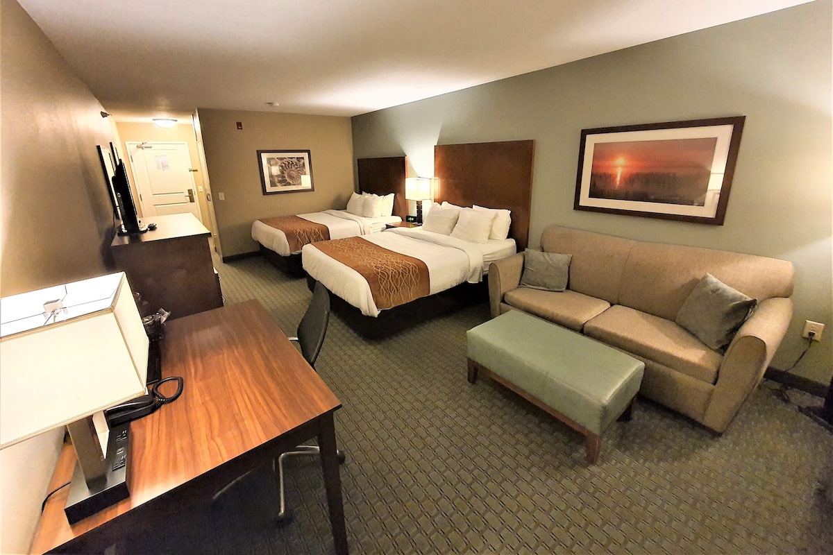 Deluxe Triple Room | 1 bedroom, desk, blackout curtains, soundproofing
