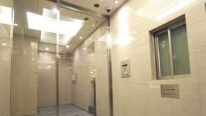 Unclassified image, 5 of 48, button - Concieria Shimbashi Crossia (Tokyo)