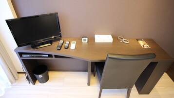 Standard Studio A, 1 Single Bed | Down comforters, desk, iron/ironing board, free WiFi