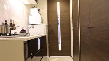 Superior Studio, 1 Single Bed | Private kitchen | Full-size fridge, microwave, oven, stovetop