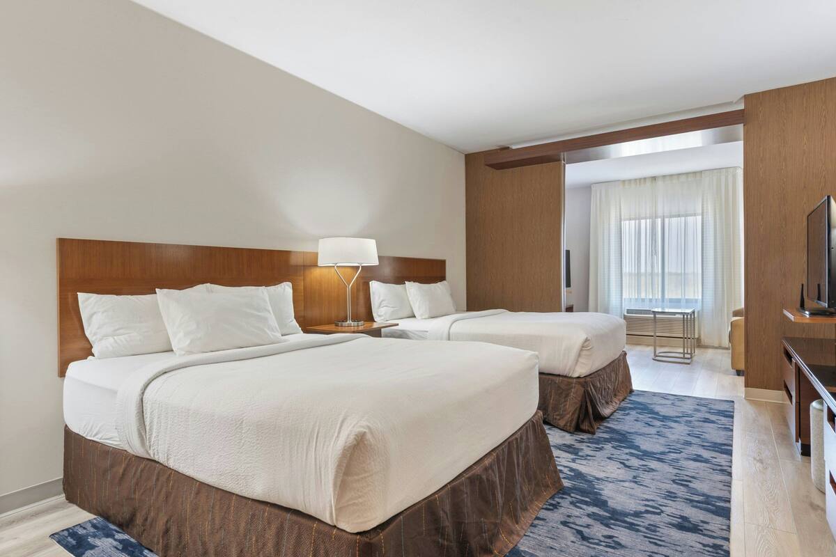 Studio, Mehrere Betten | Schreibtisch, laptopgeeigneter Arbeitsplatz, Bügeleisen/Bügelbrett