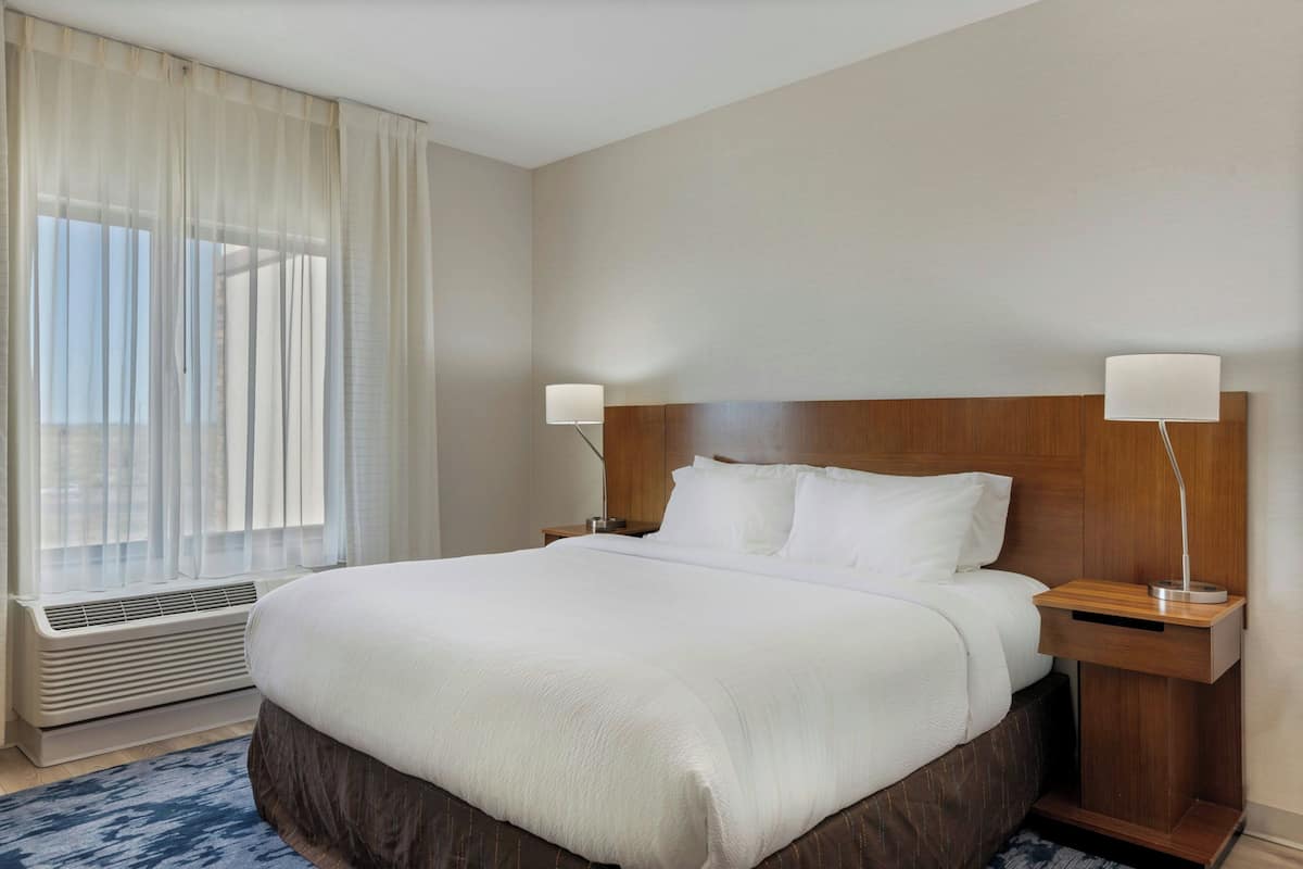 Zimmer, 1 King-Bett | Schreibtisch, laptopgeeigneter Arbeitsplatz, Bügeleisen/Bügelbrett