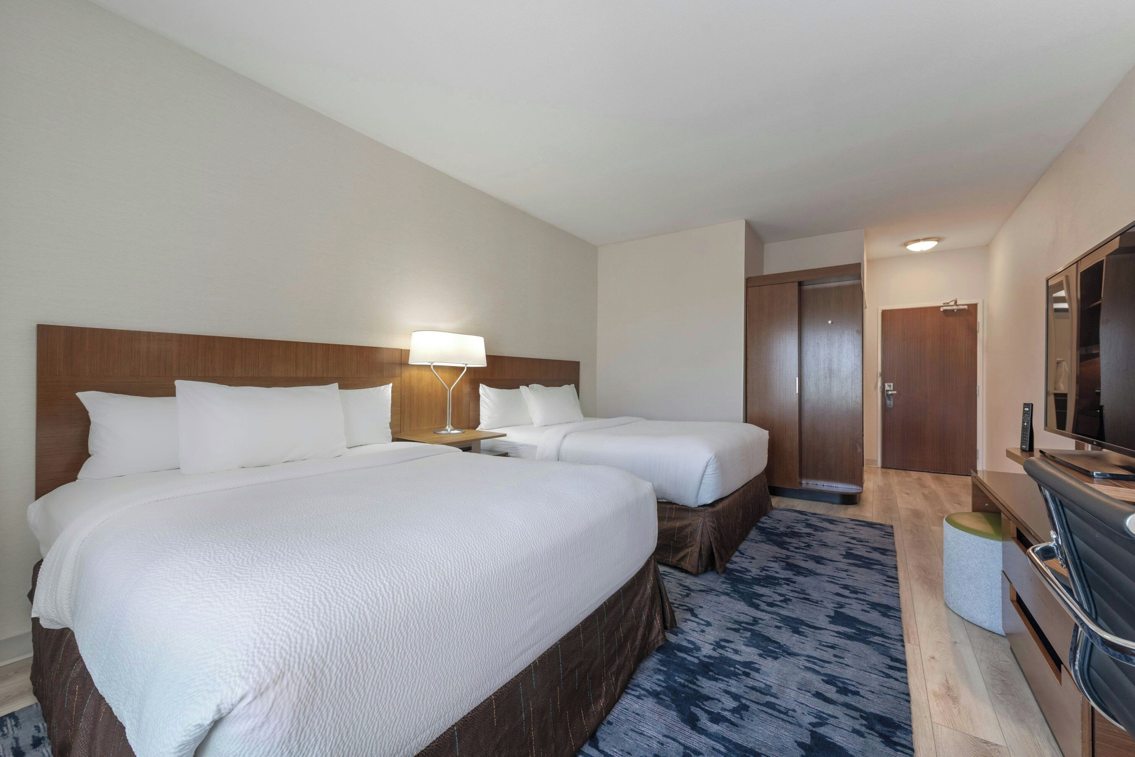 Zimmer, 2 Queen-Betten | Schreibtisch, laptopgeeigneter Arbeitsplatz, Bügeleisen/Bügelbrett