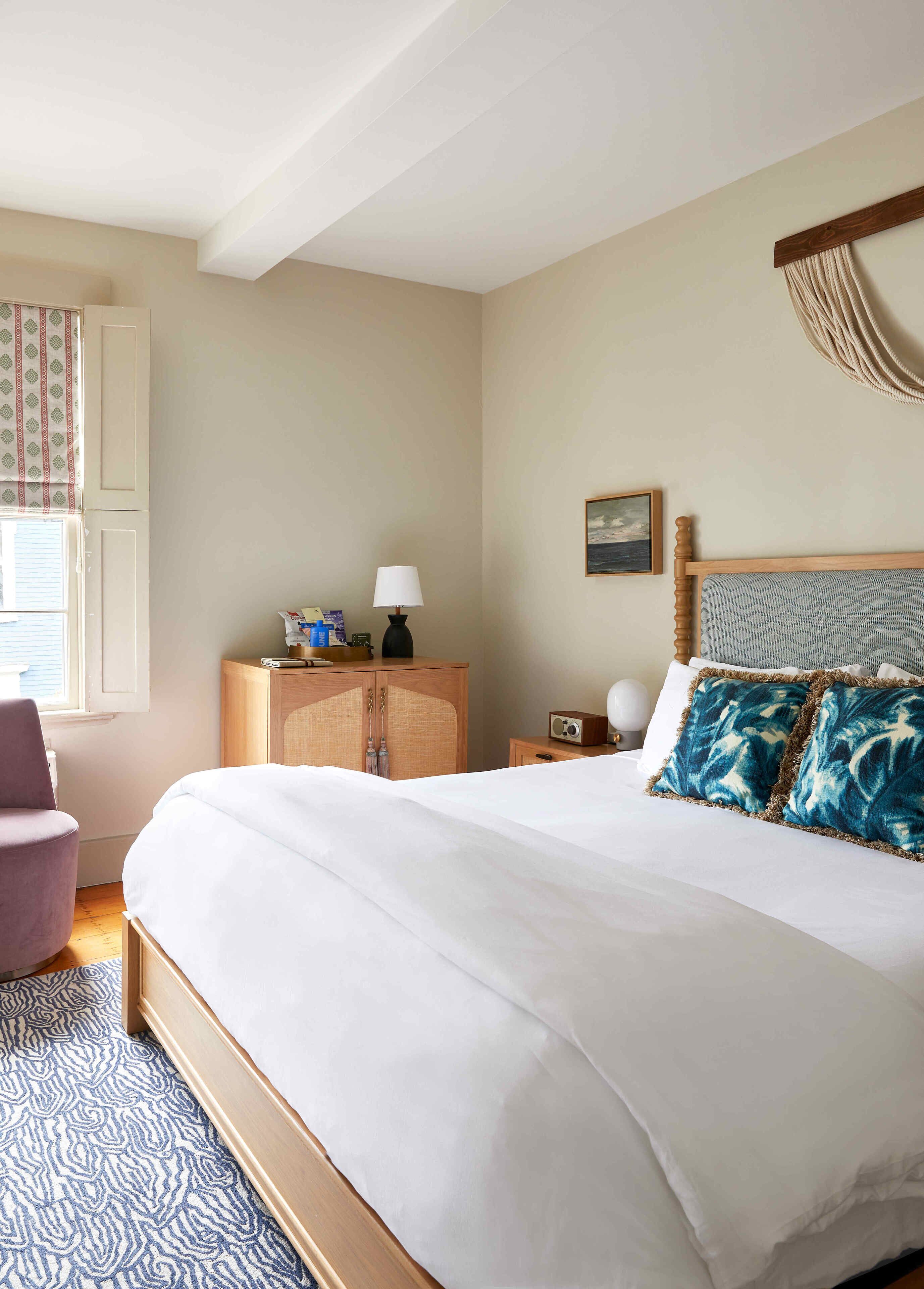 Petite King | Egyptian cotton sheets, premium bedding, pillowtop beds, in-room safe