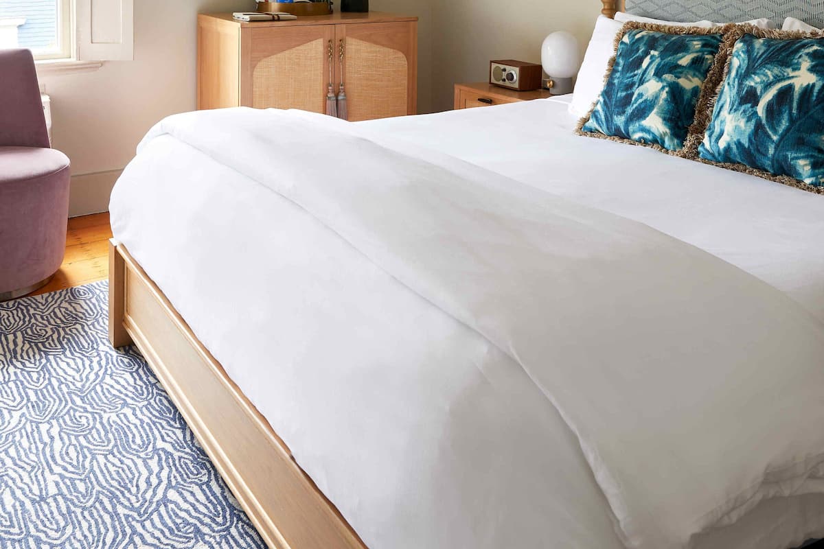 Comfort Room, 1 King Bed (Gate House)