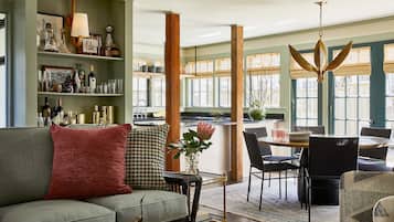 Federal Suite | Living area | 35-inch TV with cable channels