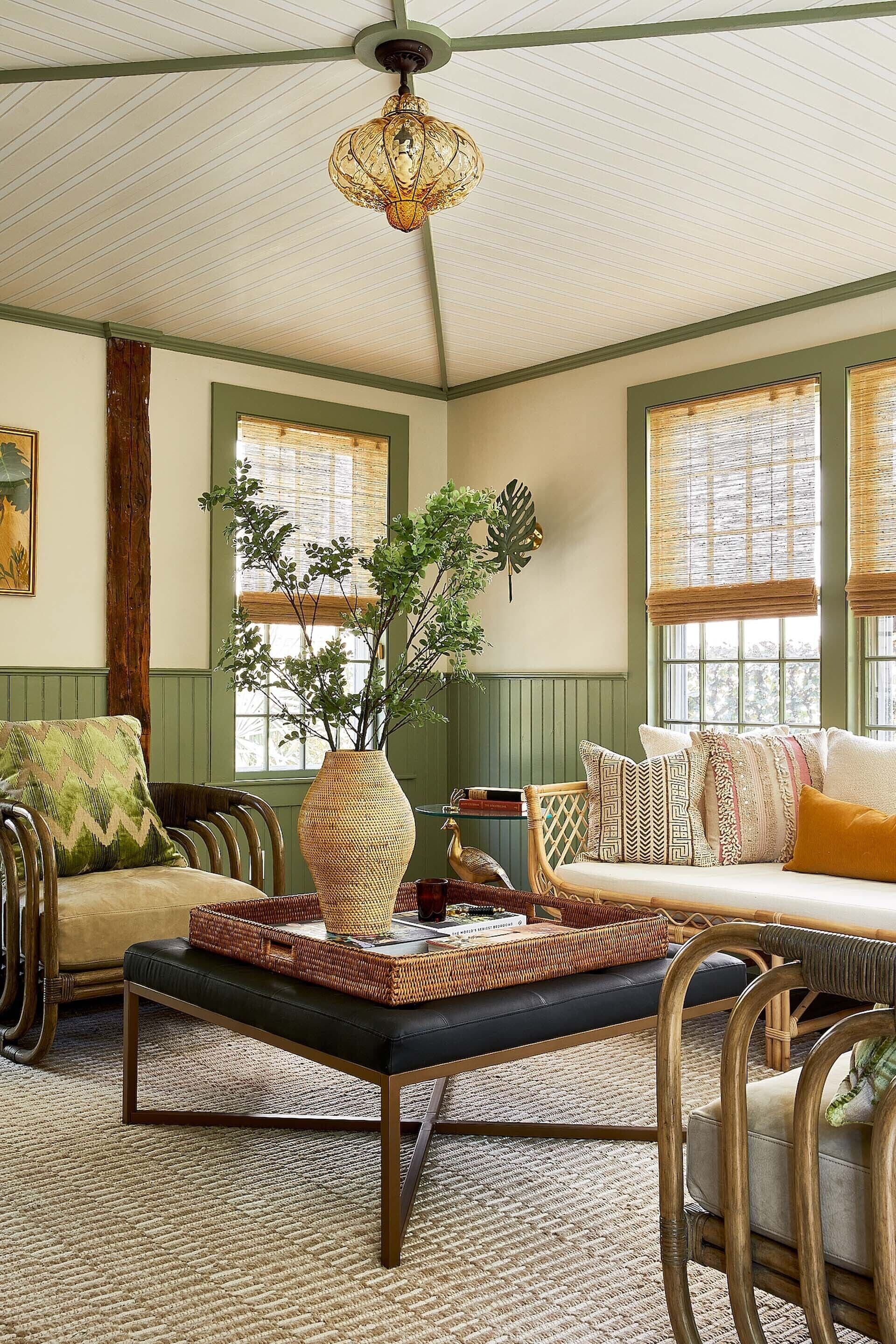 Federal Suite | Living area | 35-inch TV with cable channels