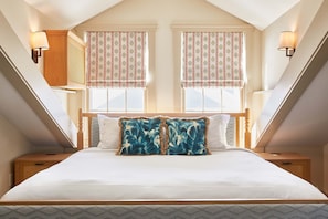 Eaves King | 1 bedroom, Egyptian cotton sheets, premium bedding, pillowtop beds