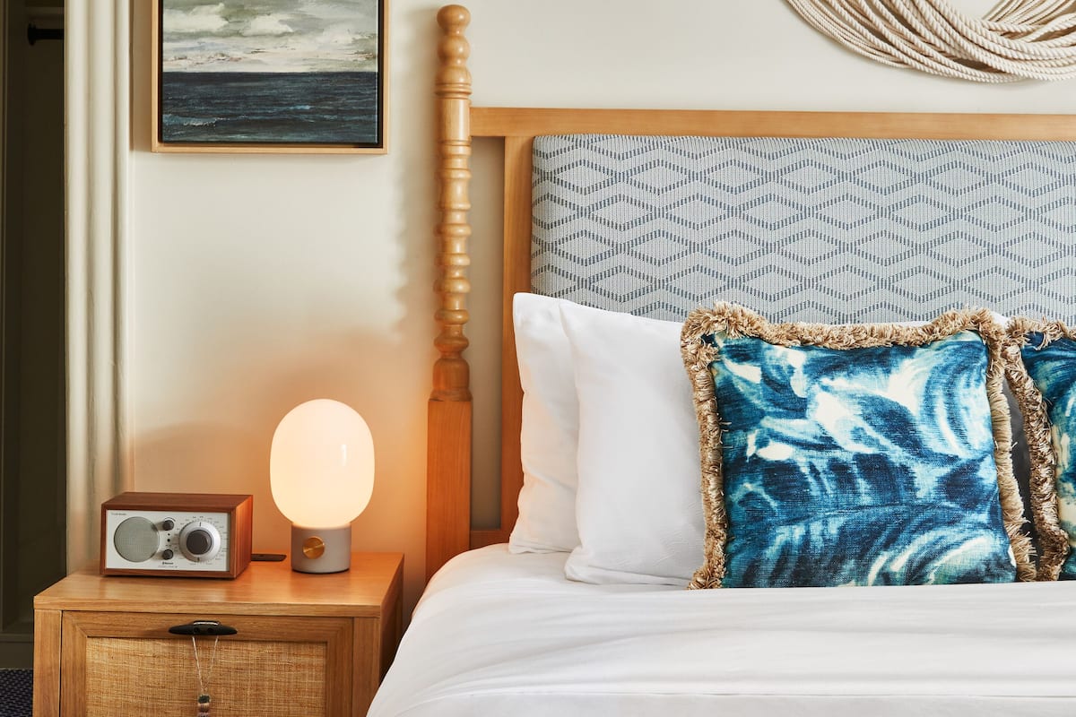 1 bedroom, Egyptian cotton sheets, premium bedding, pillowtop beds