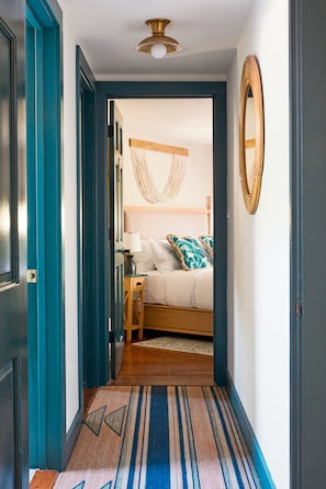 1 bedroom, Egyptian cotton sheets, premium bedding, pillowtop beds