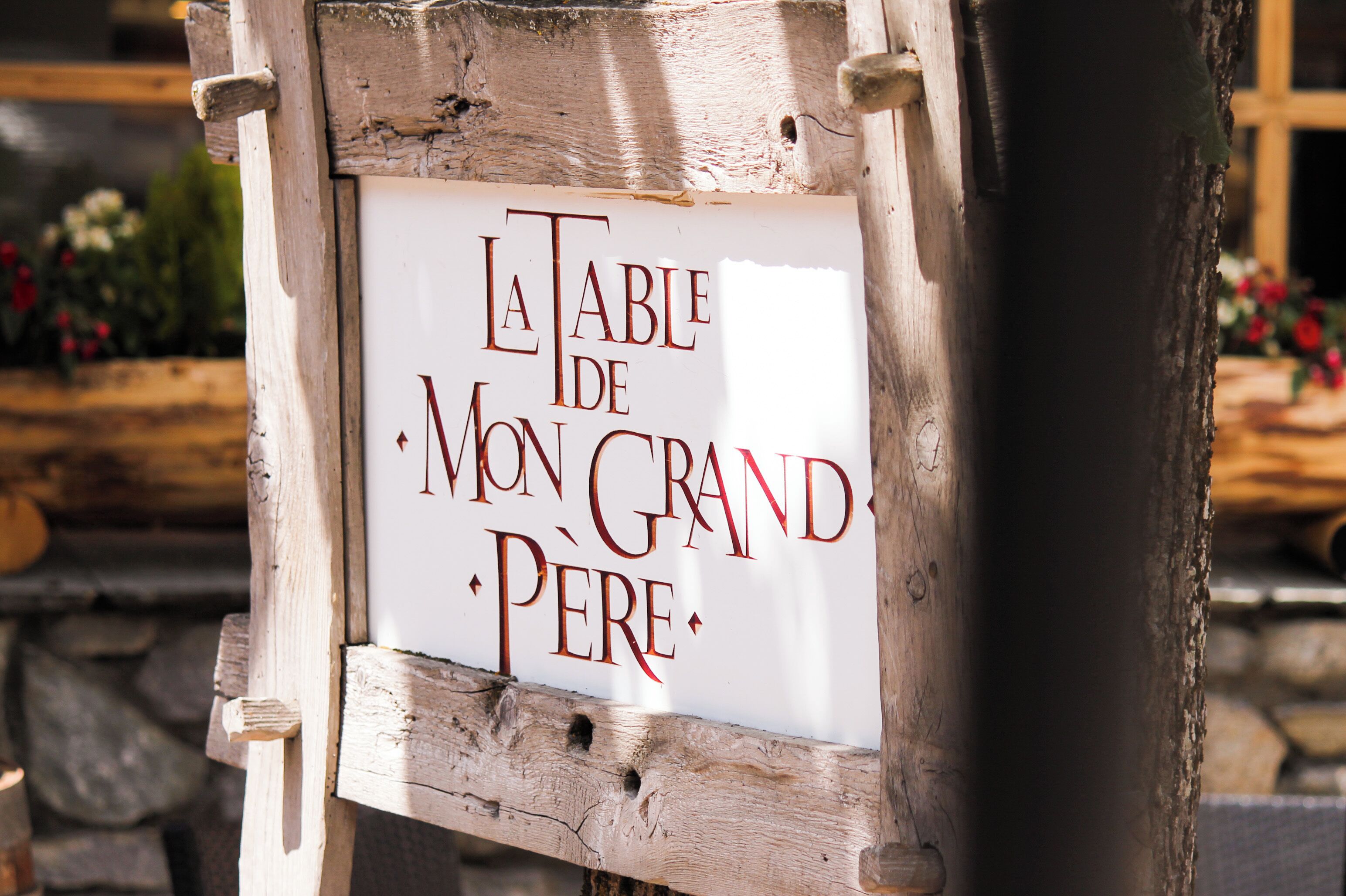 2 restaurants, breakfast, lunch, dinner served; french cuisine