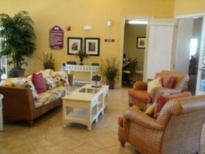 Lobby sitting area - The Villas at Seven Dwarfs (Kissimmee)