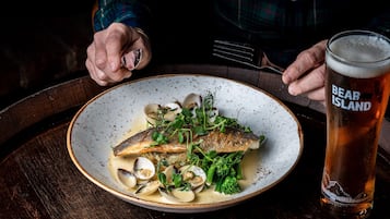 Twin Room, Ensuite | Food and drink