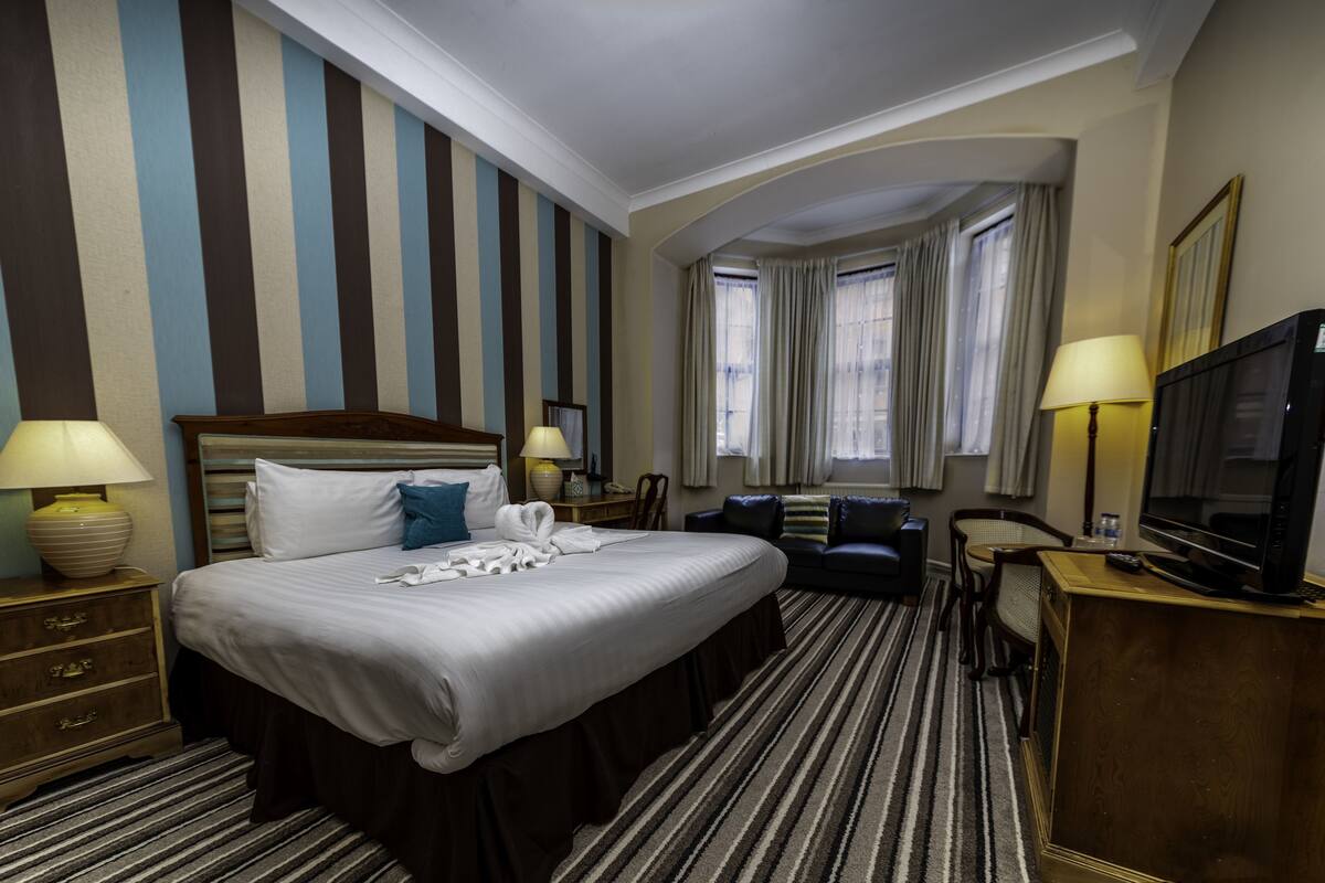 Standard Double Room | In-room safe, desk, blackout drapes, iron/ironing board