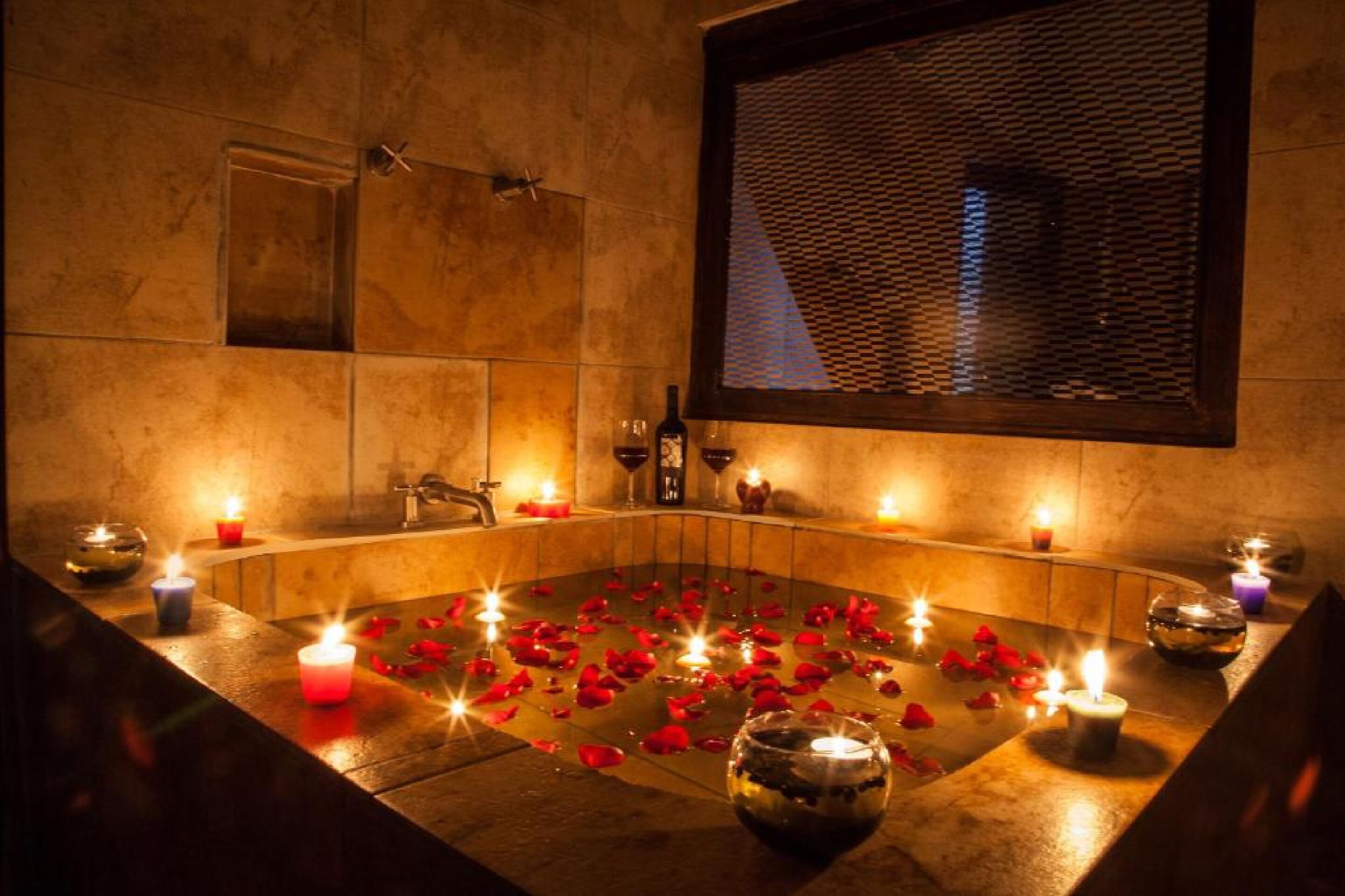 honeymoon suite | bathroom | free toiletries, hair dryer, bathrobes, towels