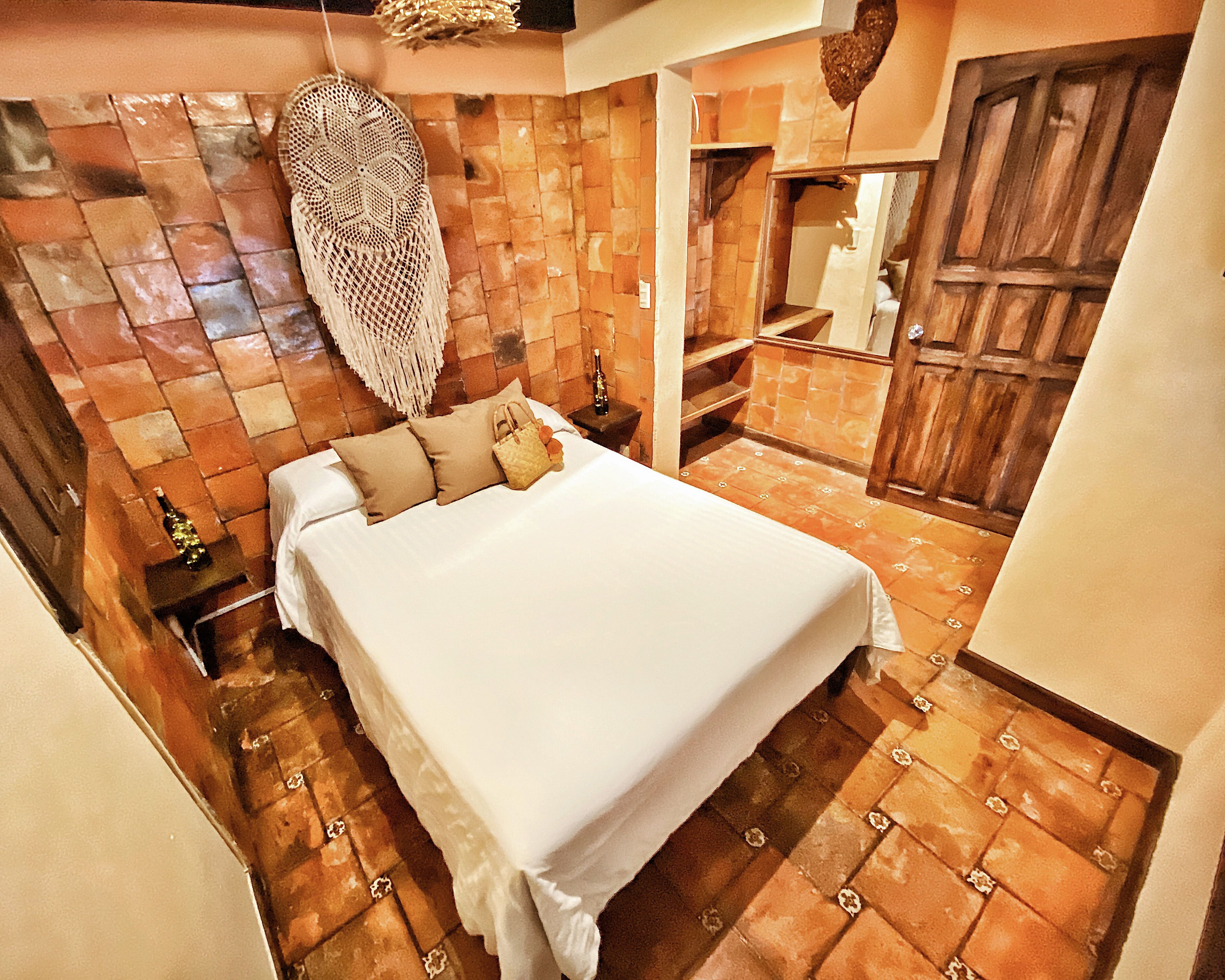 suite (master) | minibar, iron/ironing board, free wifi, bed sheets