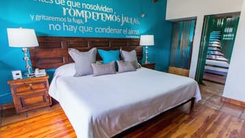 Owner Suite | Minibar, tabla de planchar con plancha, wifi gratis y ropa de cama