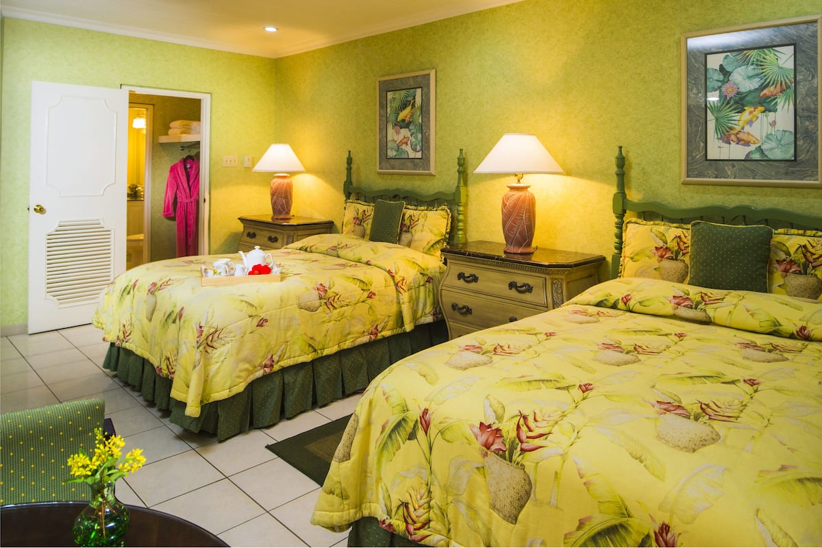 In-room safe, soundproofing, iron/ironing board, free WiFi