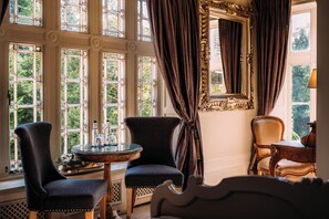 Rom, 1 kingsize-seng (Queen's Suite) | Allergitestet sengetøy, skrivebord og reiseseng for barn