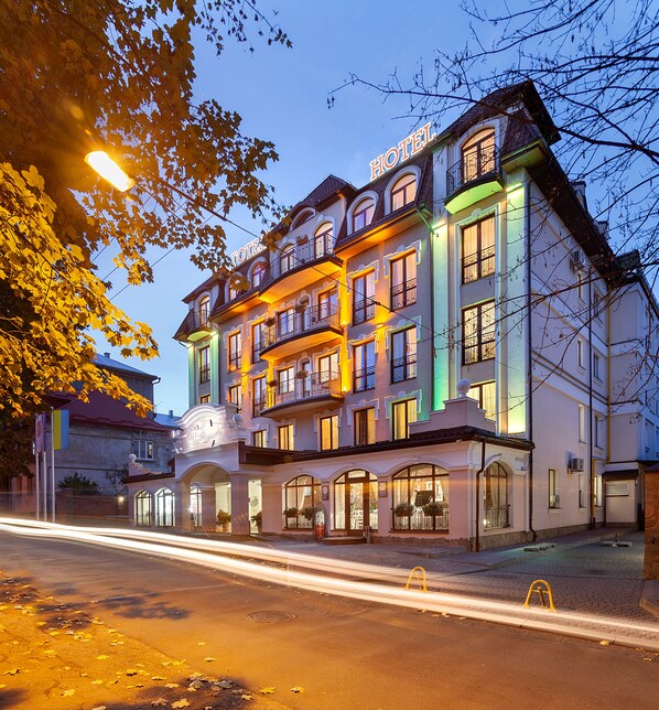 Front of property - Nota Bene Hotel (Lviv)