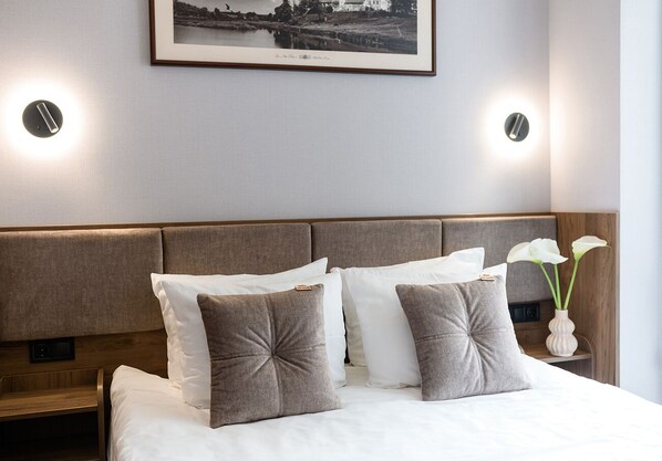 Doppelzimmer, 1 Queen-Bett | Hochwertige Bettwaren, Schreibtisch, laptopgeeigneter Arbeitsplatz