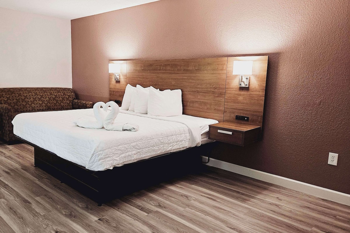 In-room safe, individually decorated, individually furnished, desk