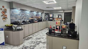 Café da manhã com buffet grátis todos os dias