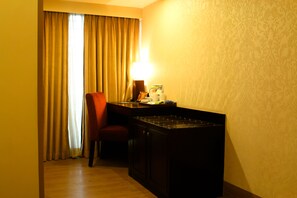 Daunenbettdecken, Select-Comfort-Betten, Minibar, Zimmersafe