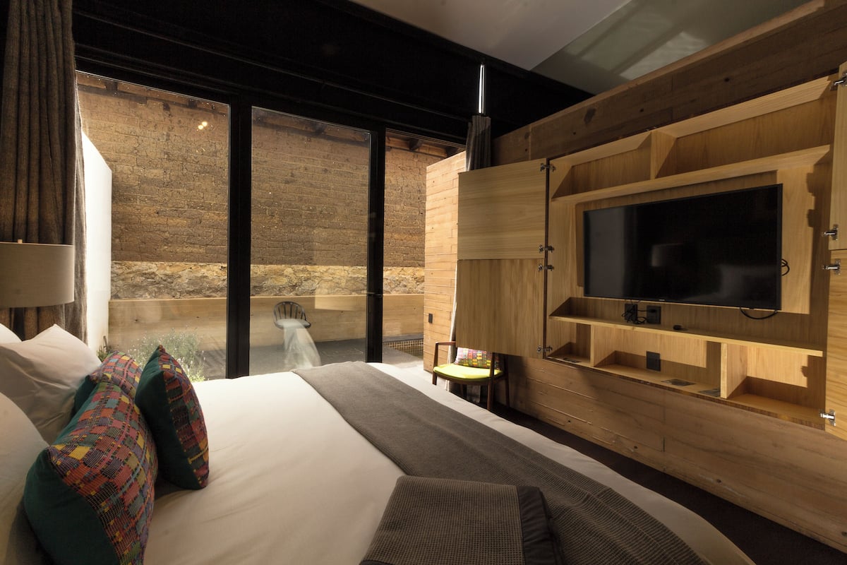 Superior Room | Peralatan tempat tidur premium, gebar bulu kapas, katil Select Comfort