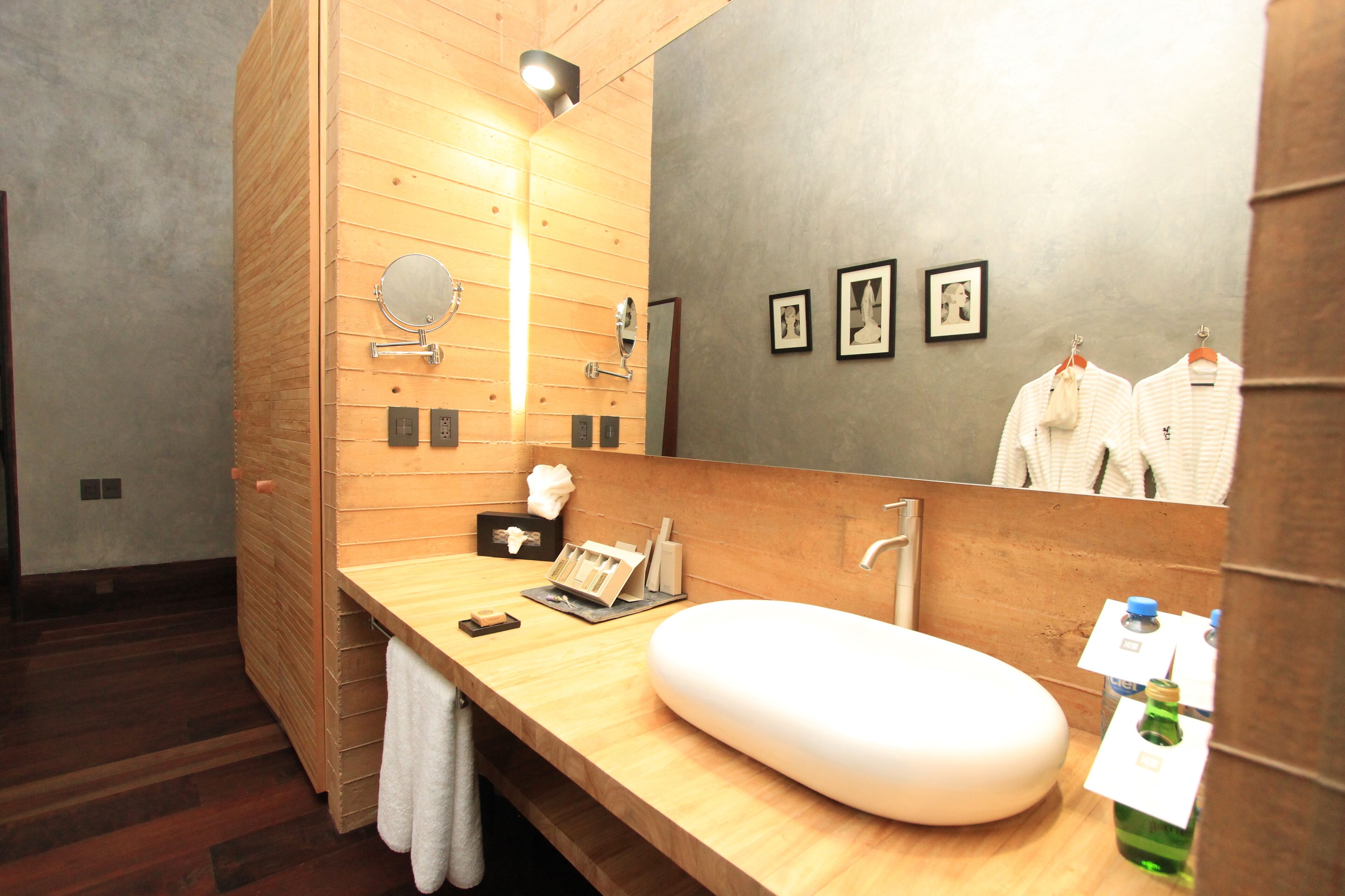 shower, rainfall showerhead, free toiletries, hair dryer