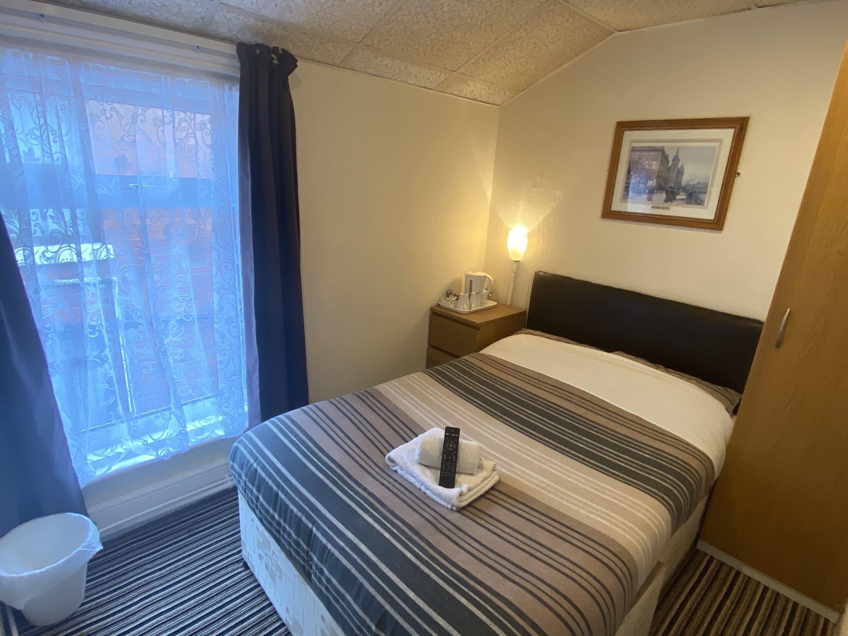 Economy Double Room, Ensuite (Small double room )